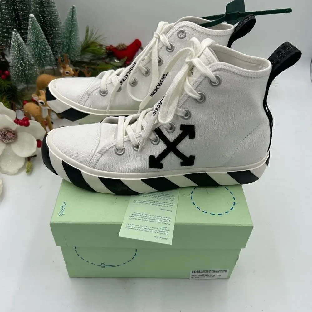 Men’s off-white mid top vulcanize sneaker size 40